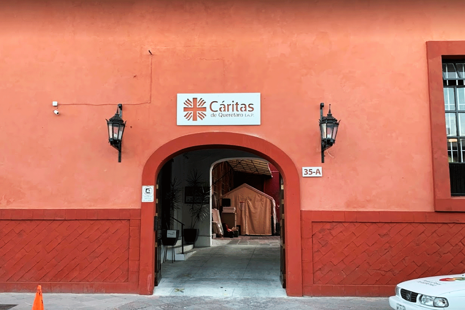 Entrada de las instalaciones de Cáritas de Querétaro