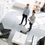 Un cliente esta con un arquitecto