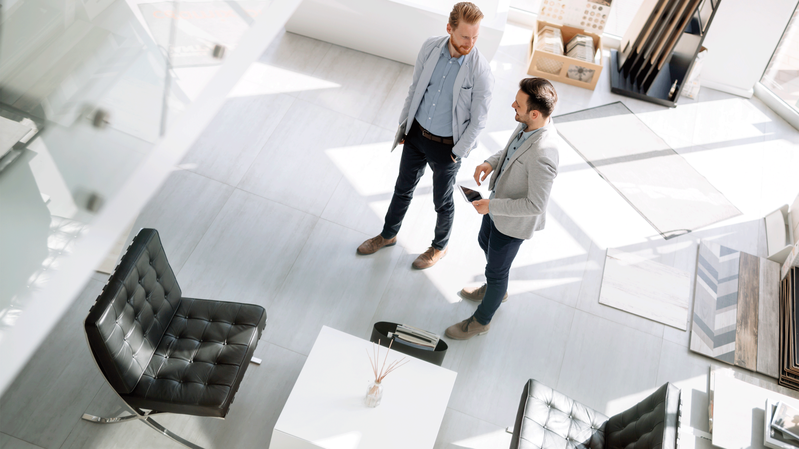 Un cliente esta con un arquitecto