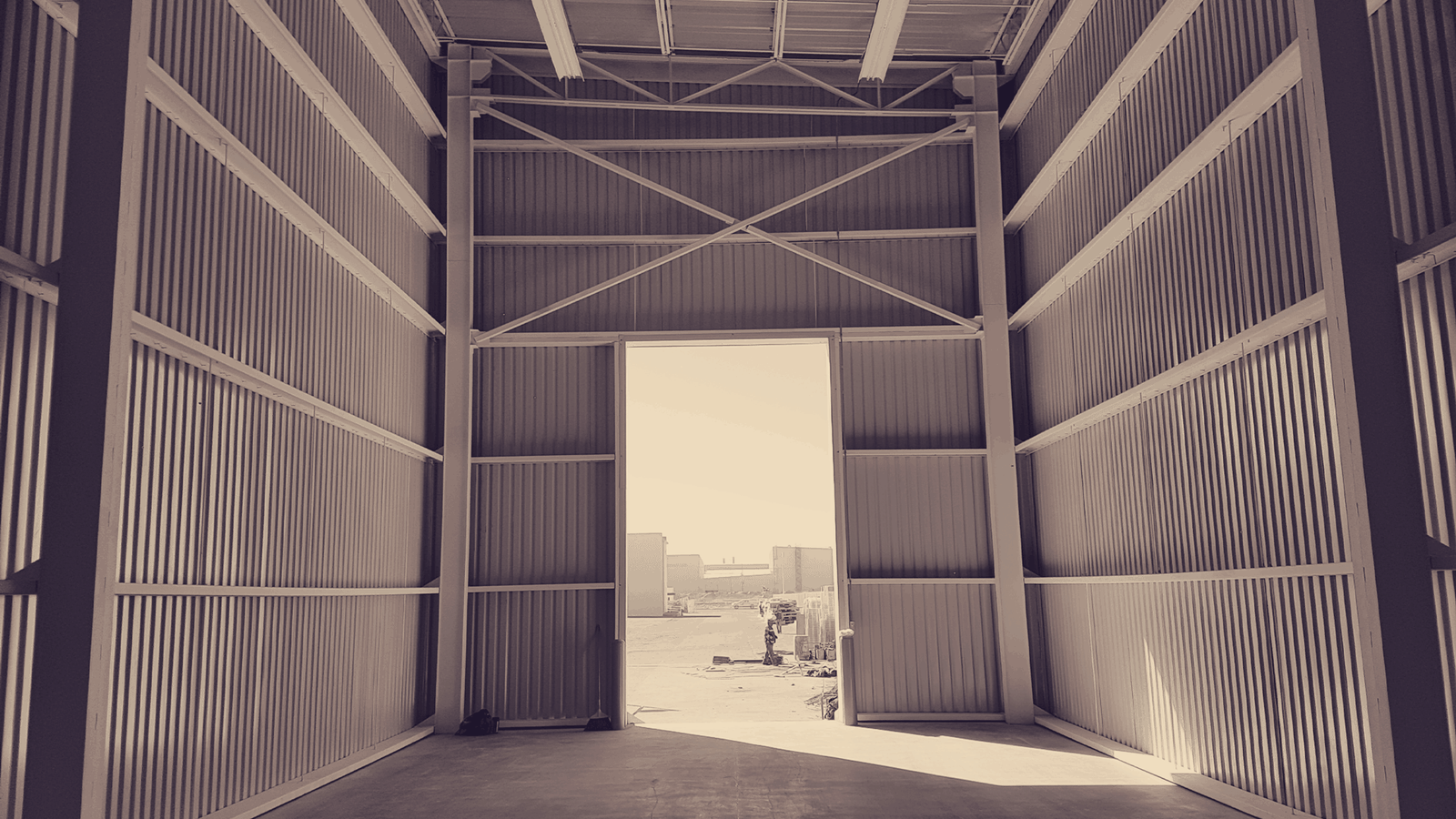 Interior de bodega industrial