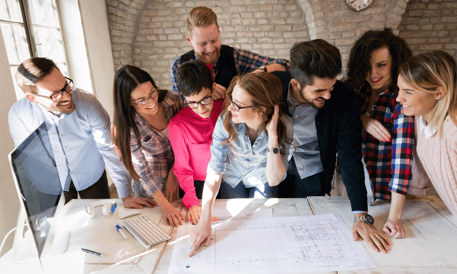 Personas reunidas para trabajar